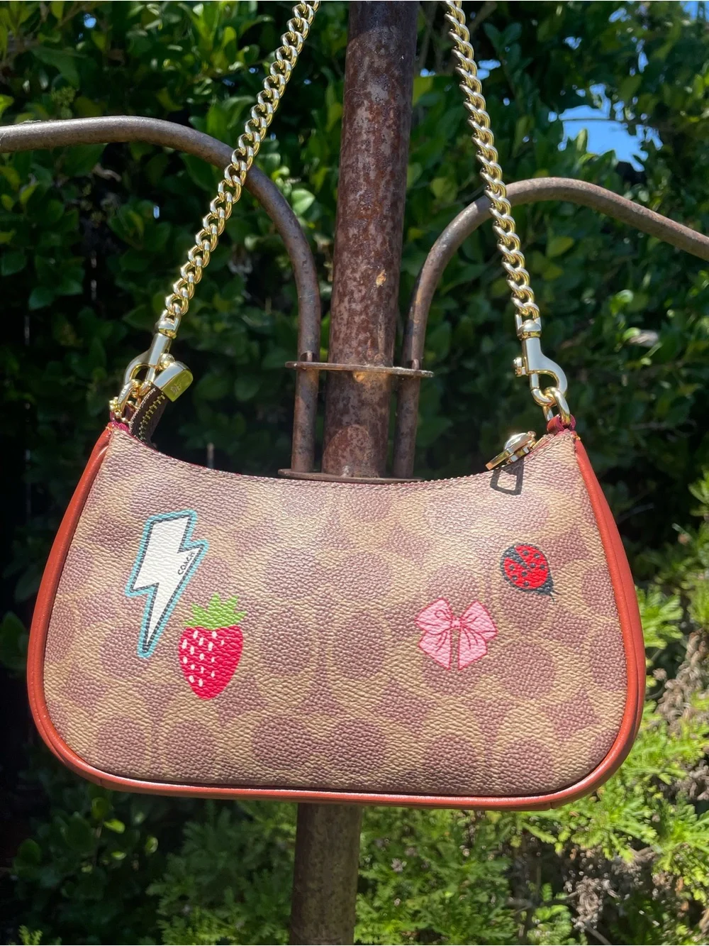Coach CW321 Teri Mini Rexy Sticker Signature Crossbody Gold Chain Tan Multi